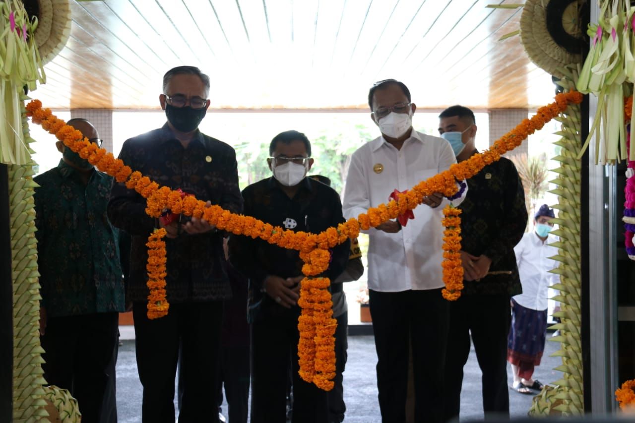 podiumnews.com-Resmikan Kantor Baru, Gubernur Koster Apresiasi Peran OJK Selama Pandemi 